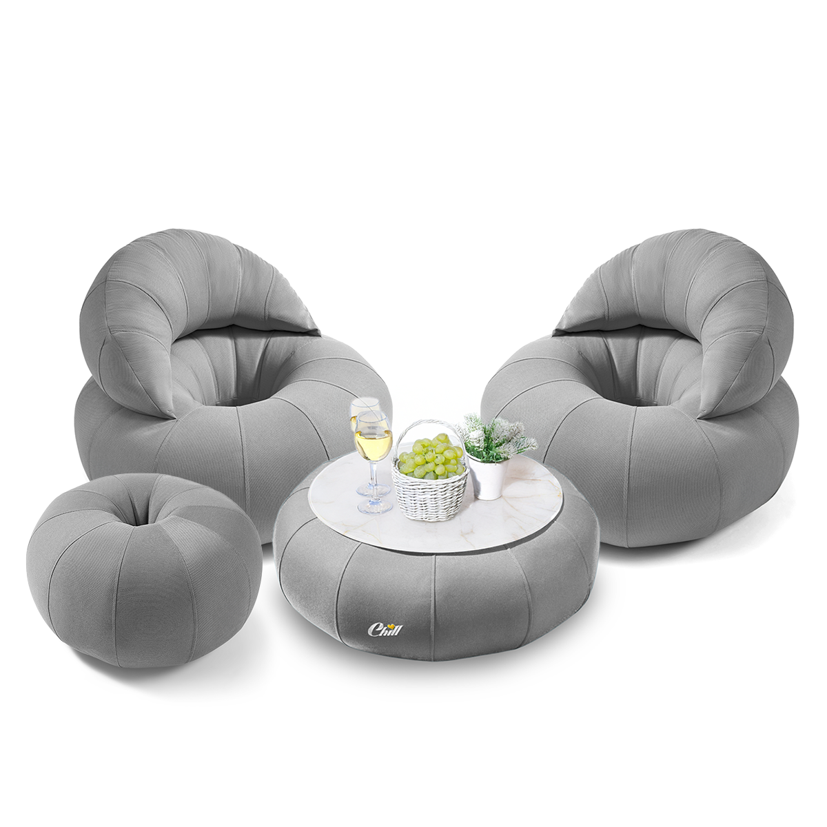 כורסאות צפות לבריכה עם שולחן והדום