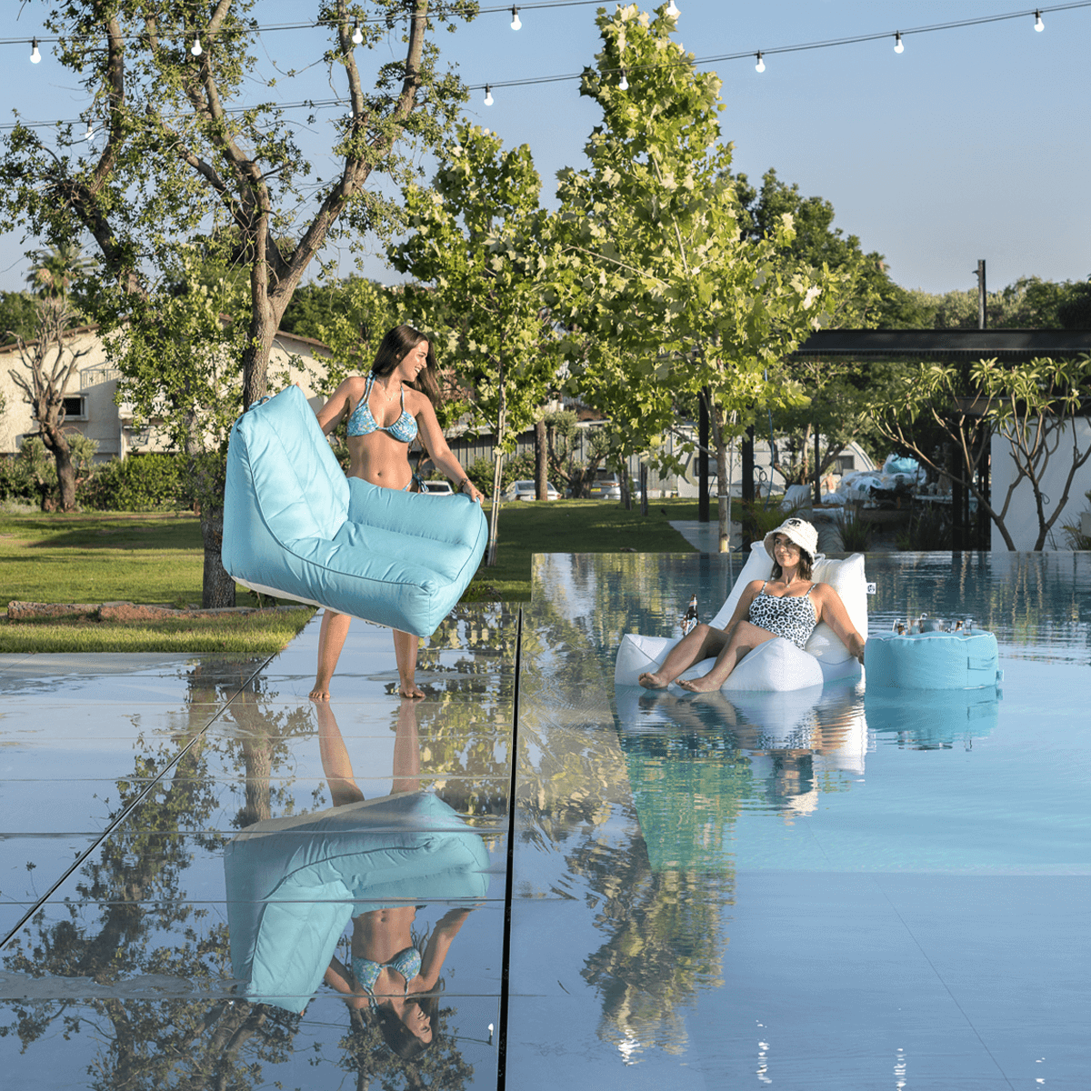 פופים צפים לבריכה