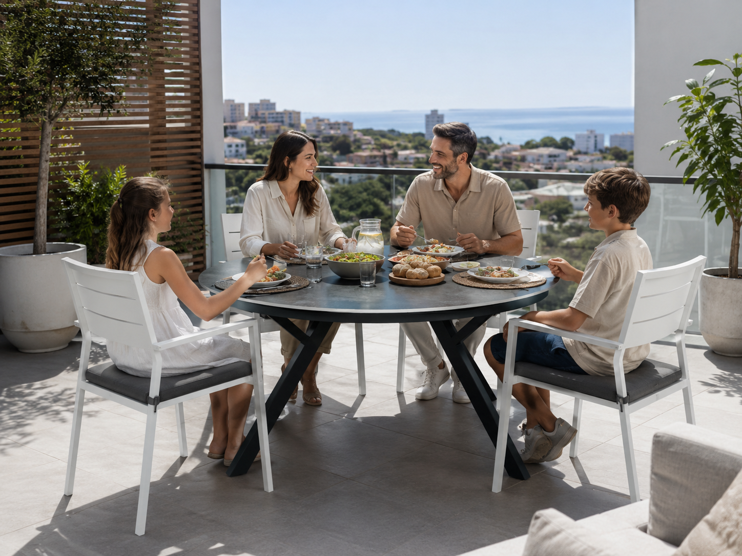 שולחן דגם מילווקי טופ זכוכית קוטר 105 ס"מ בצבע לבחירה עם 4 כסאות