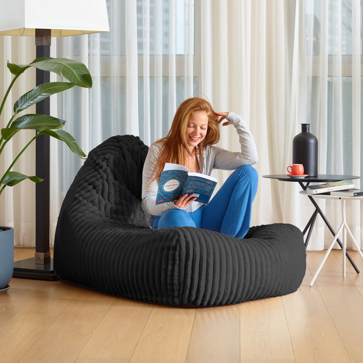 כורסת פוף קורדרוי - פוף צ'יל פלאפי קורדרוי פרוותי בצבע שחור