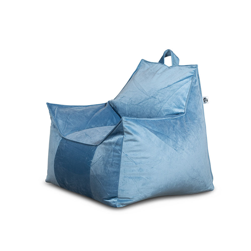 פוף כורסא עשוי מבד במרקם קטיפתי