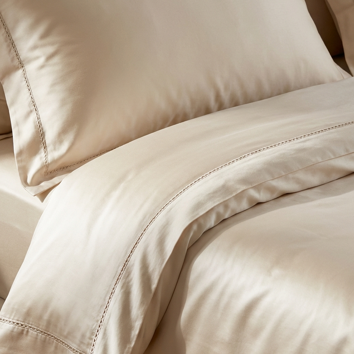 סט מצעי כותנה מצרית סאטן 500 שמנת בגימור לולאות