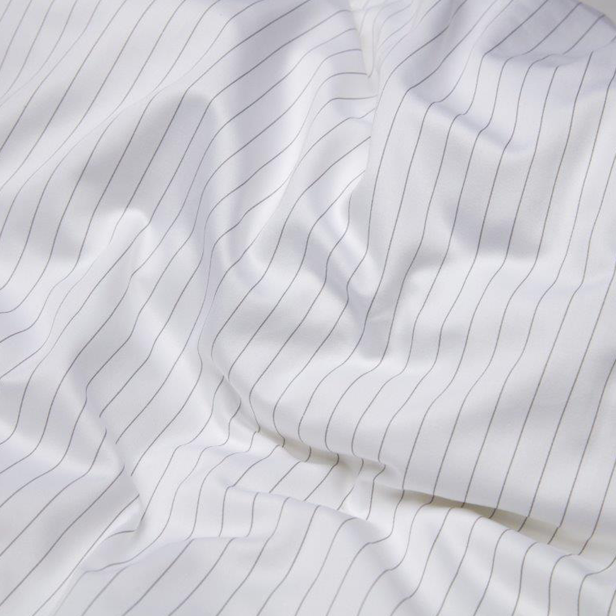 סט מצעי כותנה מצרית סאטן 500 לבן עם פסים אפורים