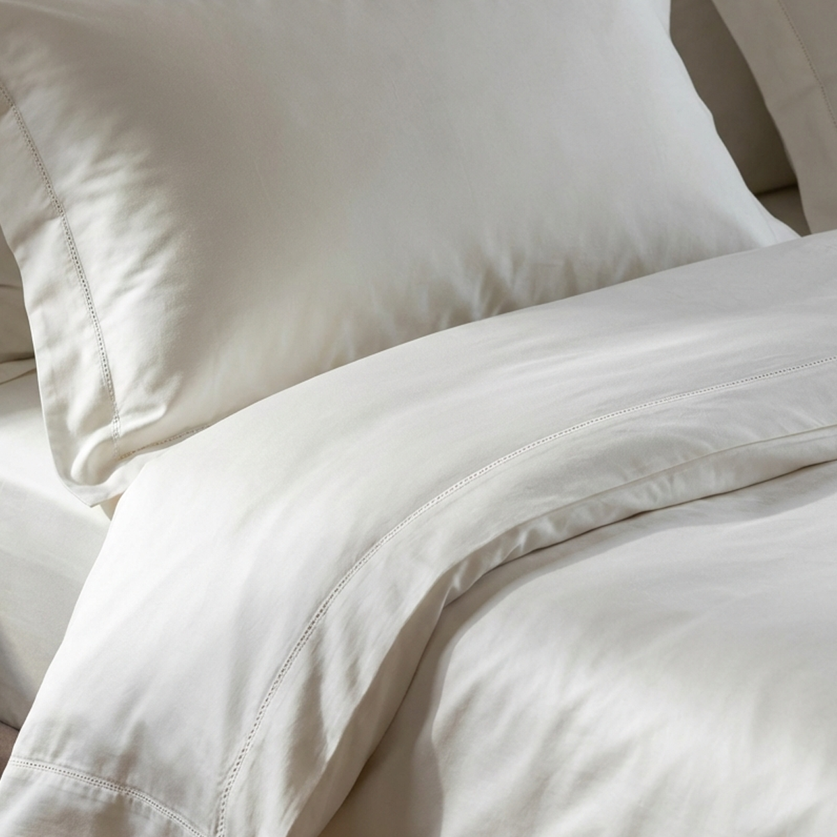 סט מצעי כותנה מצרית סאטן 500 לבן בגימור לולאות