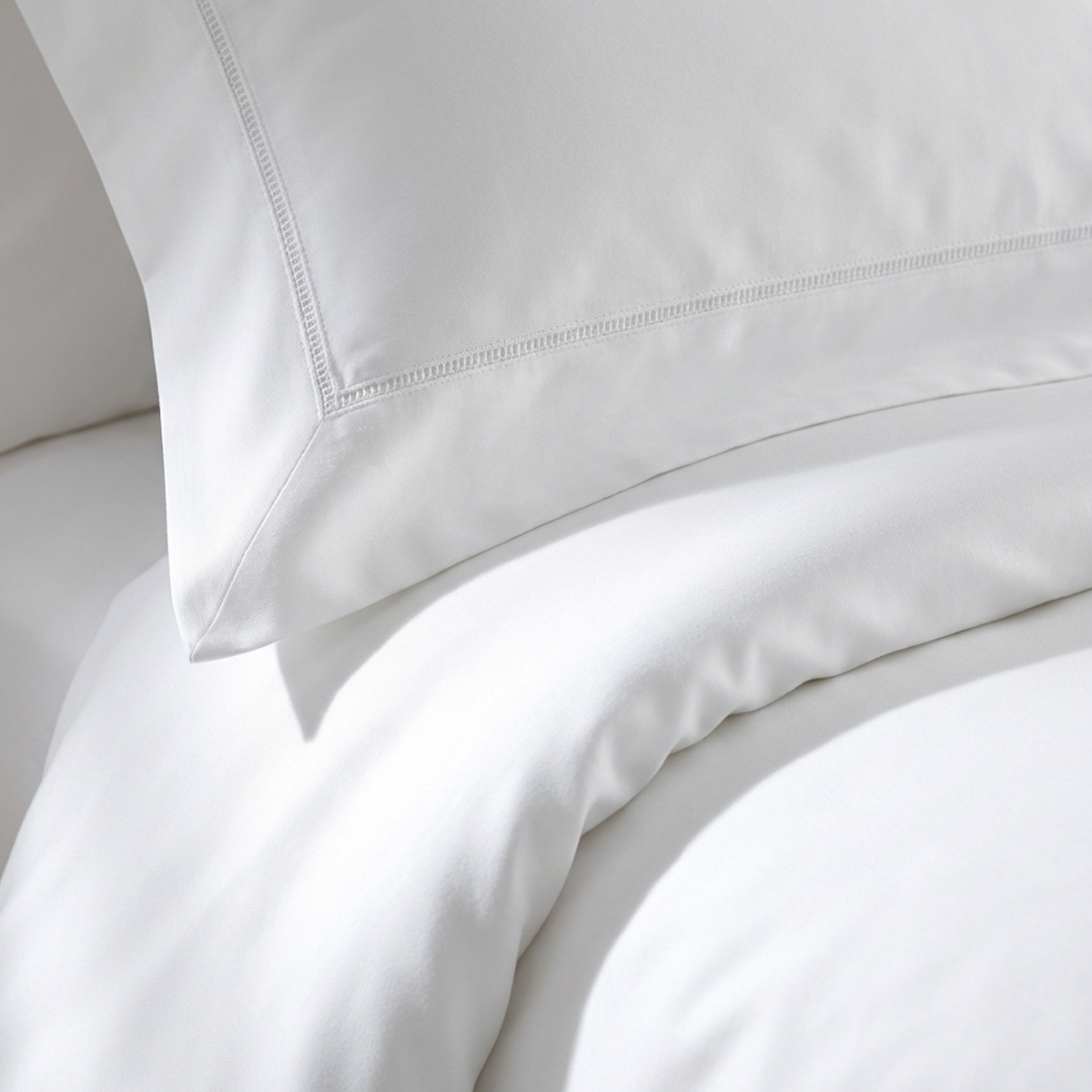 סט מצעי כותנה מצרית סאטן 500 לבן בגימור לולאות